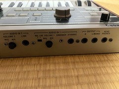 Korg MicroKorg Synthesizer Vocoder Analog Modeling 37-Key Keyboard