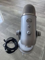 Pre- Owned Blue YETI USB Microphone – Silver Edition