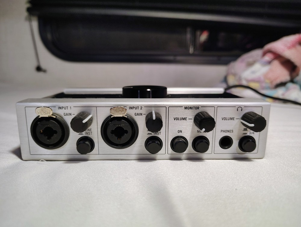 Komplete Audio 6 by Native Instruments – 1st Gen USB Interface – Fully Tested