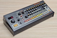 Roland Boutique TR-08 Analog Modeling Rhythm Performer Drum Machine + DK01 Dock