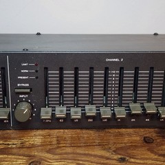 Fostex Model 3030 Dual Channel Graphic Equalizer Rack Mount – Powers On