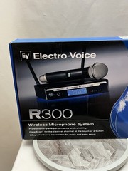 Electro-Voice R300 Wireless Microphone System Handheld Mic Receiver New Box