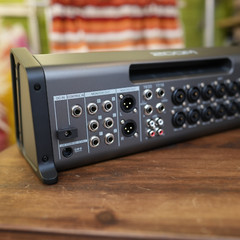 Zoom LiveTrak L-20R Rackmount Digital Mixer Recorder 20ch 22Input L20R