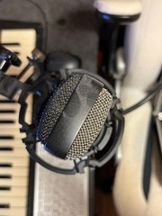 AKG C414 XLII Large Diaphragm Shock Mount Condenser Microphone Used