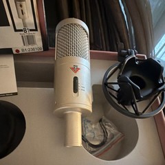 Studio Projects B1 Condenser Microphone Silver XLR 3 Pin with Shock Mount