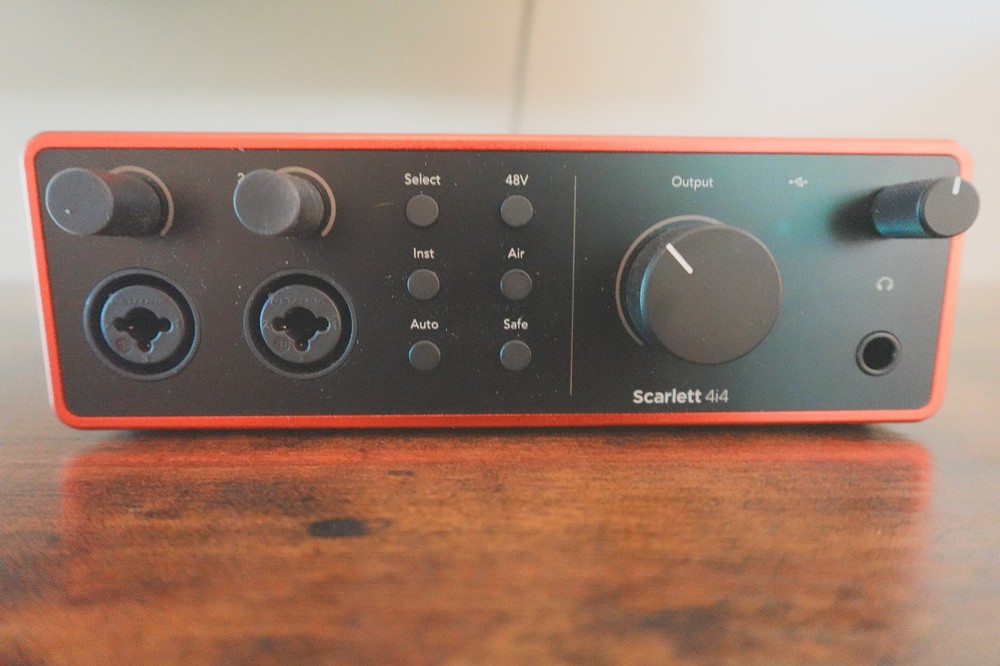 Focusrite Scarlett 4i4 USB-C Audio/MIDI Interface (4th Generation)