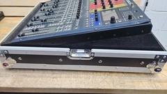 Soundcraft Si Expression 1 Digital Mixer Console w/Hard Case Attached