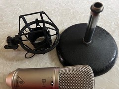 Behringer B-1 Microphone w/stand and Shockmount