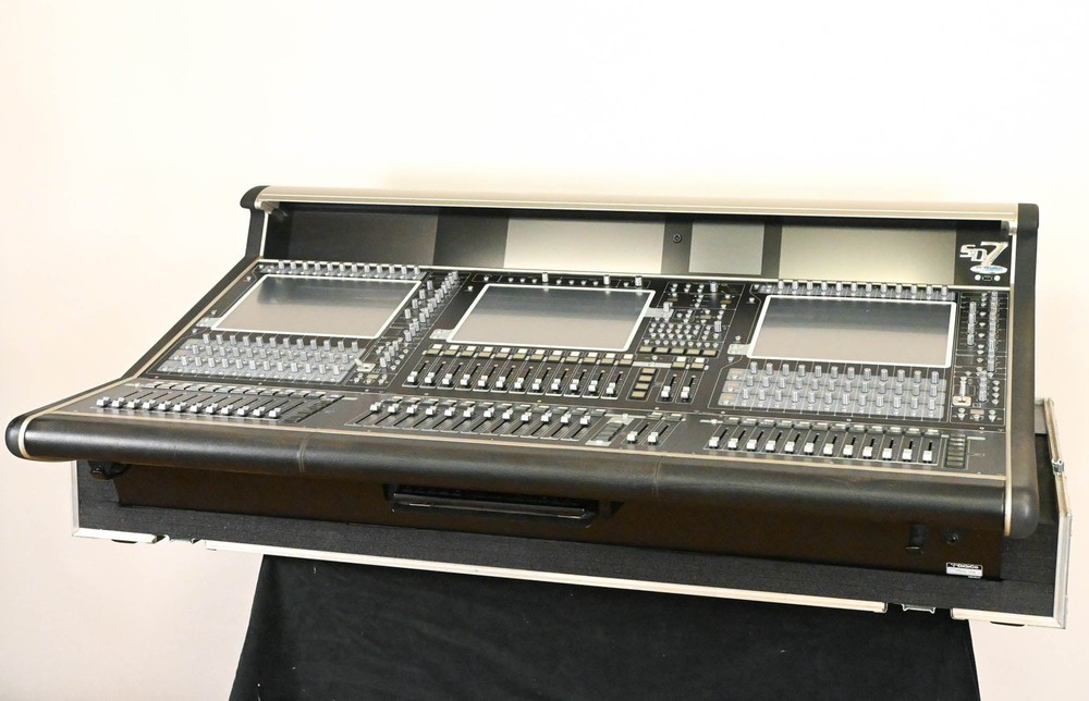 DiGiCo SD7 Digital Console w/Dual Engines, Waves, ST Optical & Road Case CG01048