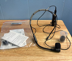 Shure SM35 Headset Cardioid Condenser Microphone + Xvive P1 Portable Power Supp