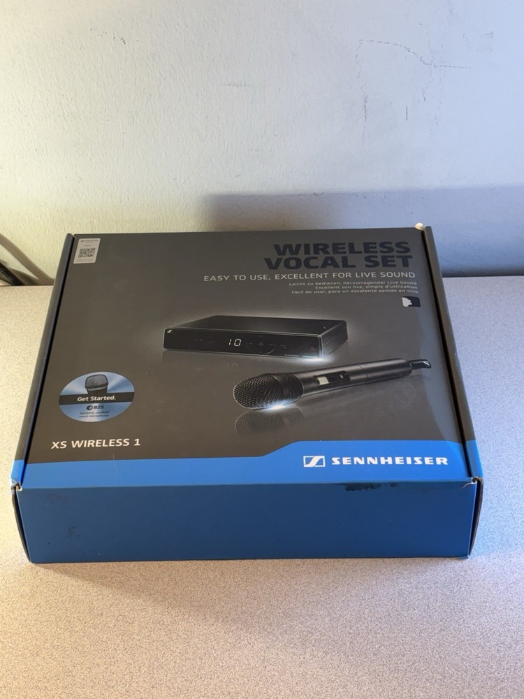 Sennheiser XS Wireless 1 Vocal Set XSW 1-825 Barely Used Excellent Condition