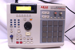 AKAI MPC 2000XL MIDI PRODUCTION CENTER drum sampler rhythm machine FOR PARTS