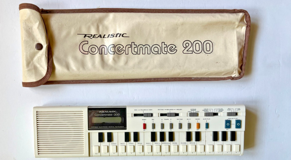 Realistic Concertmate 200 Electronic Keyboard Synthesizer Tested, with case