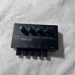 Behringer MicroAmp HA400 Ultra Contact 4 Channel Stereo Headphone Amplifier