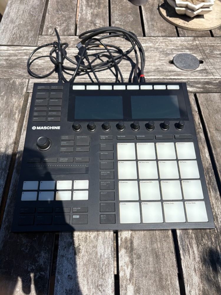 Native Instruments MASCHINE MK3 MIDI Controller