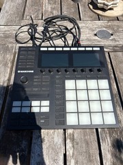 Native Instruments MASCHINE MK3 MIDI Controller