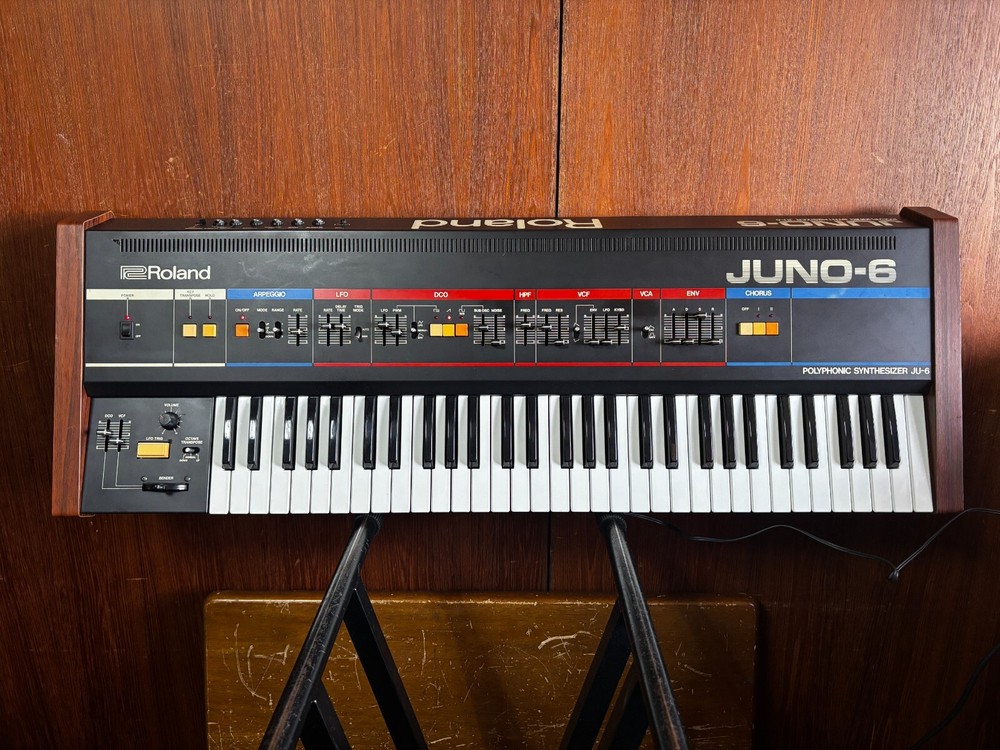 Roland Juno-6 polyphonic analog synthesizer w/ case ju6 Juno 60 106