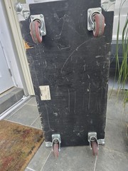 OLYMPIC SONY 32″ MONITOR ROAD CASE, USED, CASTERS AND LOCKS FUNCTIONAL