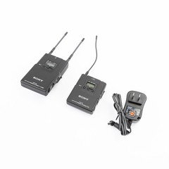 Sony UTX-B2 UHF Transmitter URX-P2 UHF Diversity Tuner with Lav Microphone