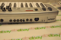 M‐Audio Ozone MIDI Keyboard Audio MIDI Controller with Power Supply