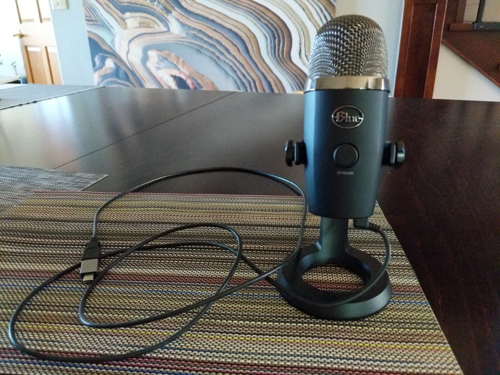 Logitech Yeti Nano Cardioid Microphone – Blackout (Includes pop filter + extras)