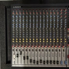 Allen & Heath GL2400 32-Channel 4-Bus Mixing Console w/ ATA Flight -Road Case