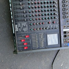 SoundTech PC1250 Powered Stereo Mixing Console 12 Channel DigiFX 128 Effects EQ