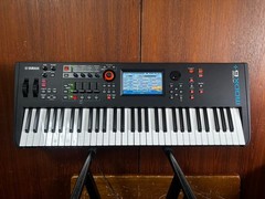 Yamaha MODX6+ 61 Semi-weighted Key Synthesizer w/ bag power supply