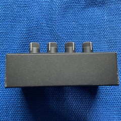 BEHRINGER MicroAMP HA400 4-channel stereo headphone amplifier. Ultra-Compact.