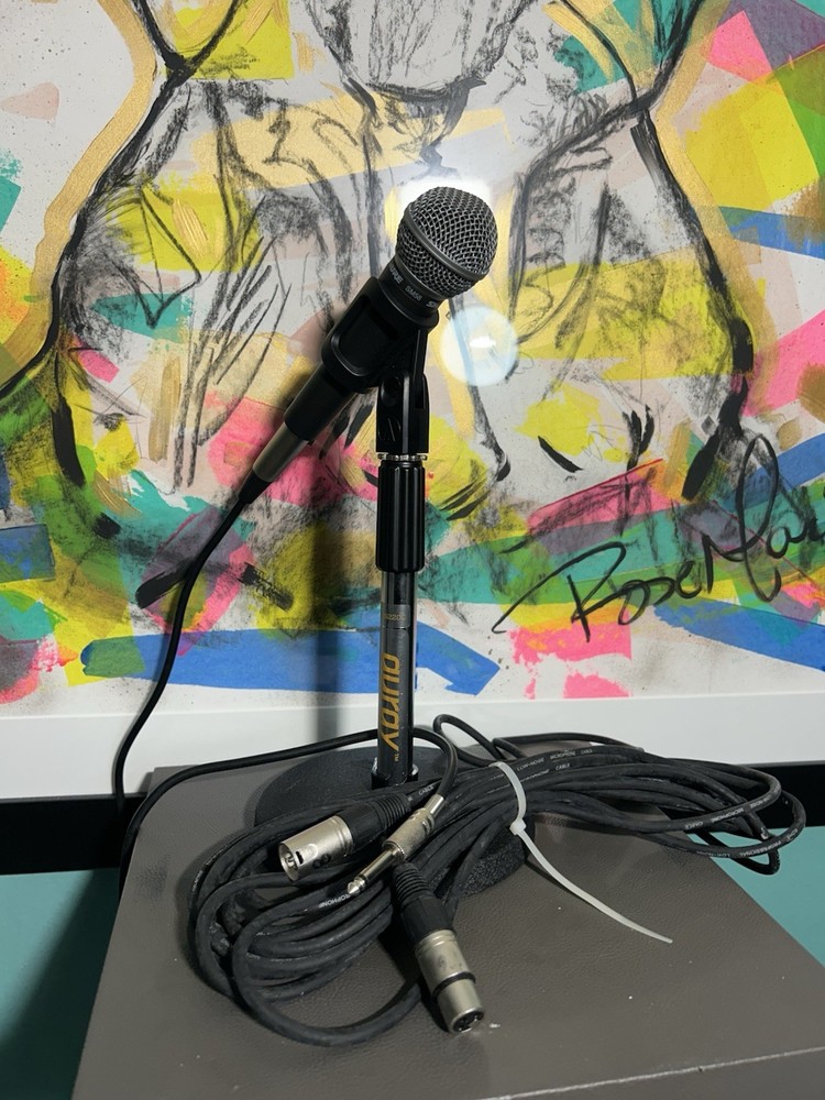 Shure SM58-LC Cardioid Dynamic Vocal Microphone COMES WITH CABLES!!