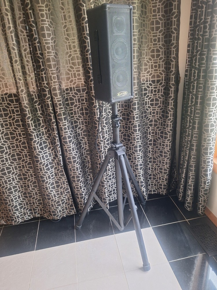 Kustom PA50 Powered Speaker + Tripod Stand – Home Use Only – Excellent Condition