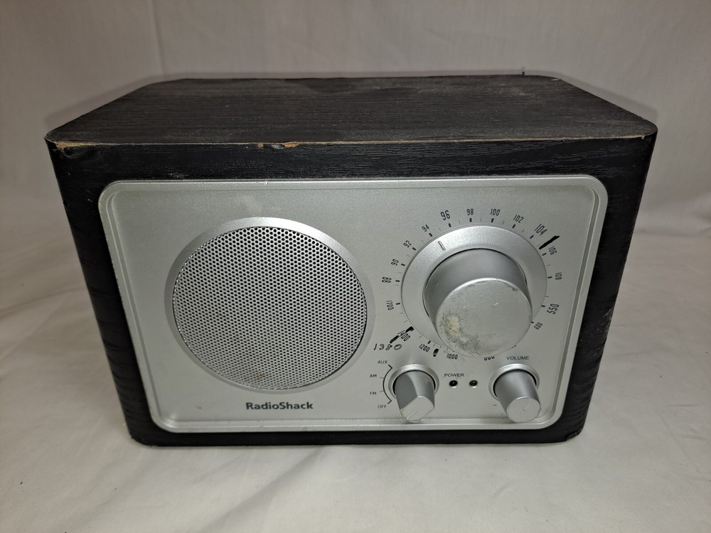 Radio Shack 12-204 Hi Fidelity Table top AM FM Radio
