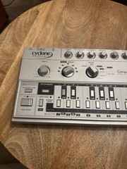 Cyclone Analogic Bass Bot TT-303 Mk1 Desktop SYNTHESIZER NEW PERFECT CIRCUIT