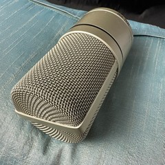 MXL 990 Large-Diaphragm Cardioid Condenser Microphone (Champagne)