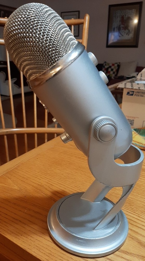Blue Yeti Professional Multi-Pattern USB Condenser Microphone – Untested