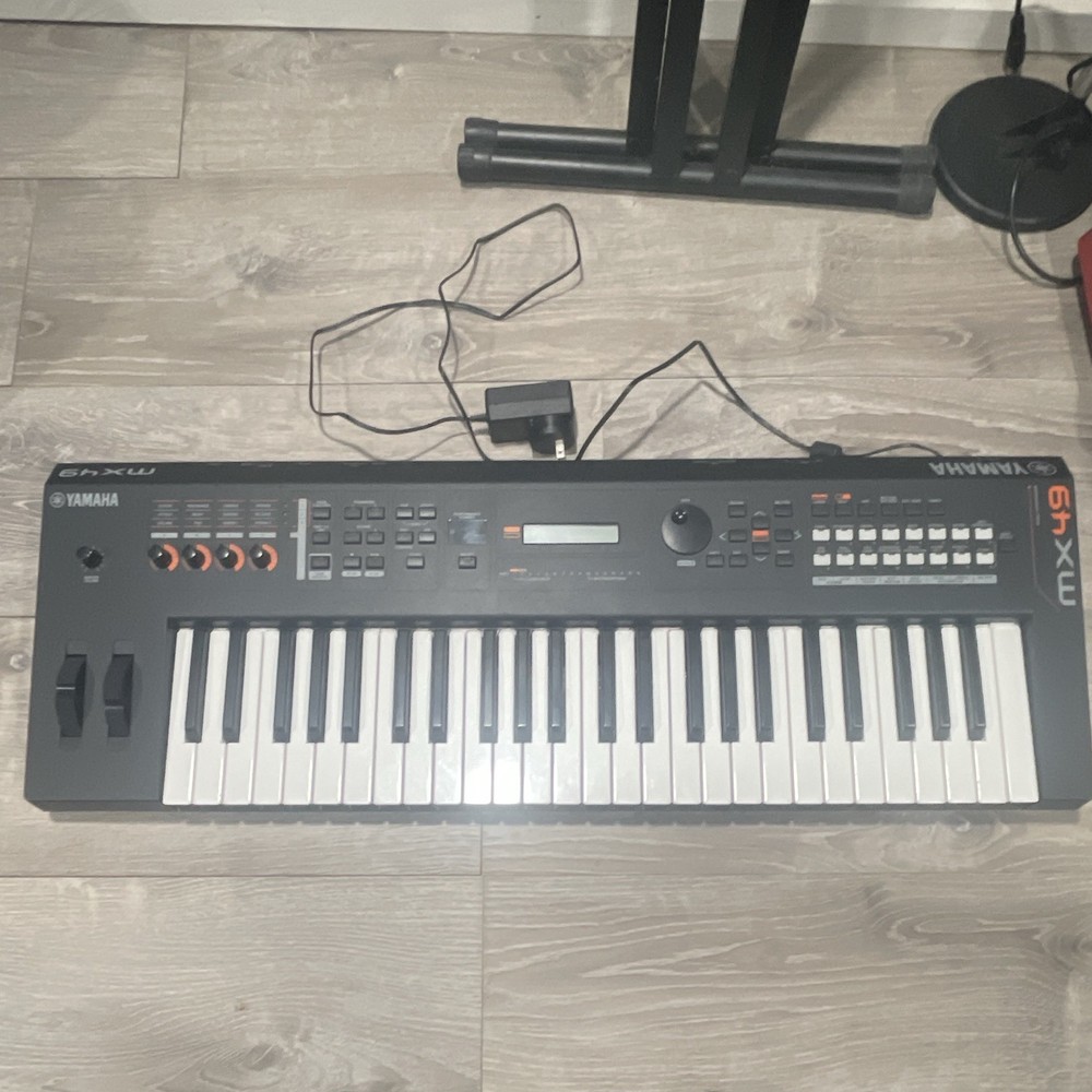 Yamaha MX49 49-Key Digital Keyboard Synthesizer USB Pitch/Mod Wheels 2 Pedal