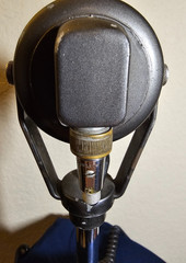 VINTAGE TURNER MODEL 99 DYNAMIC MICROPHONE 12″x 5″ BASE 1950’s or 1960’s
