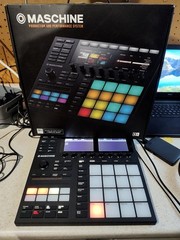 Native Instruments Maschine MK3 Drum Controller Production System