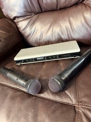 Samson Stage V466 Vocal Wireless System W/ 2 Microphones No Power Cords