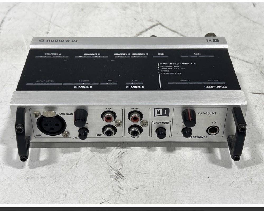 Native Instruments Audio 8 DJ Audio Interface