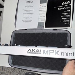 Akai Professional MPK mini 25-Key USB MIDI Controller Arp Pads Knobs Case