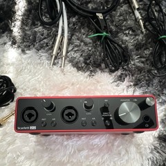 Focusrite Scarlett 2i2 USB-C Interface, Mackie CR4-X, LYX PRO Headphones