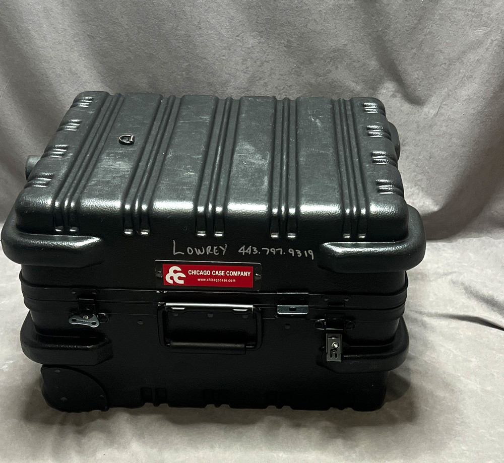 Chicago Case Company Black Rolling Hard Case w/ Retractable Handle