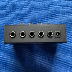 BEHRINGER MicroAMP HA400 4-channel stereo headphone amplifier. Ultra-Compact.