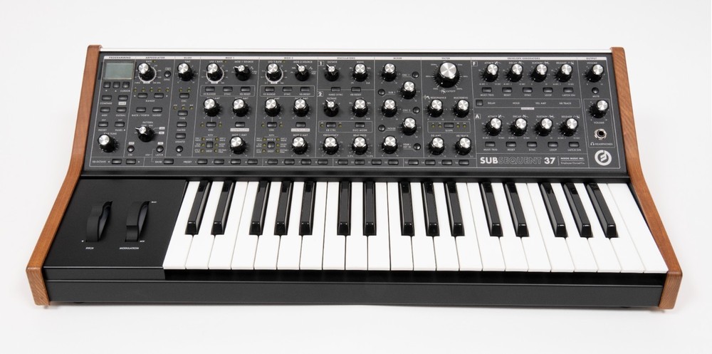 Moog Subsequent 37 Analog Keyboard Synthesizer – 37 Key