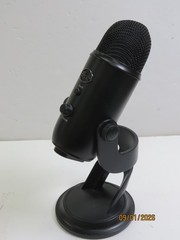 Blue Yeti Professional Multi-Pattern USB Condenser Microphone – Blackout [A88]