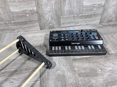 30º Stand for Behringer Pro VS Mini Synthesizer – color BLACK – Made in USA