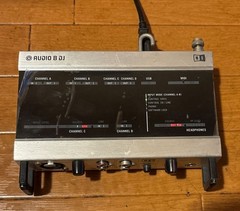 native instruments audio 8 dj black interface audio unit and BOX and cable