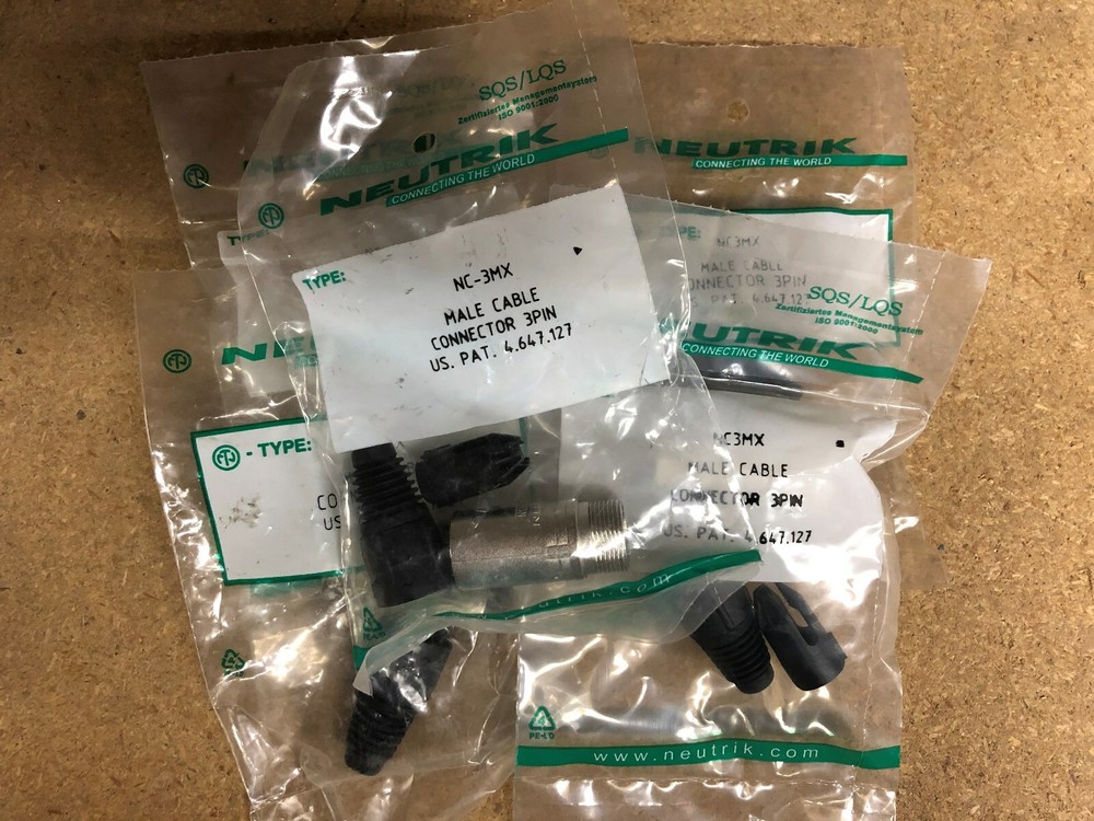 (5) Neutrik NC3MX 3 Pin Male Cable Connector