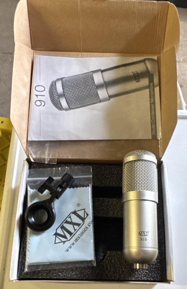 MXL 910 Silver Wired Condenser Microphone with Mount and Case
